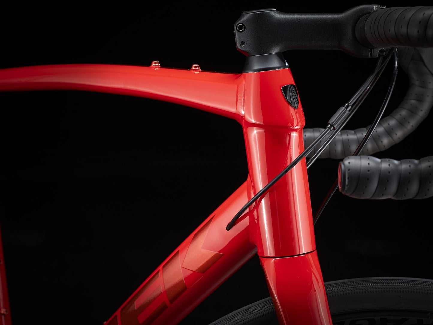Trek Domane AL 2 Disc (Viper Red/Trek Black)