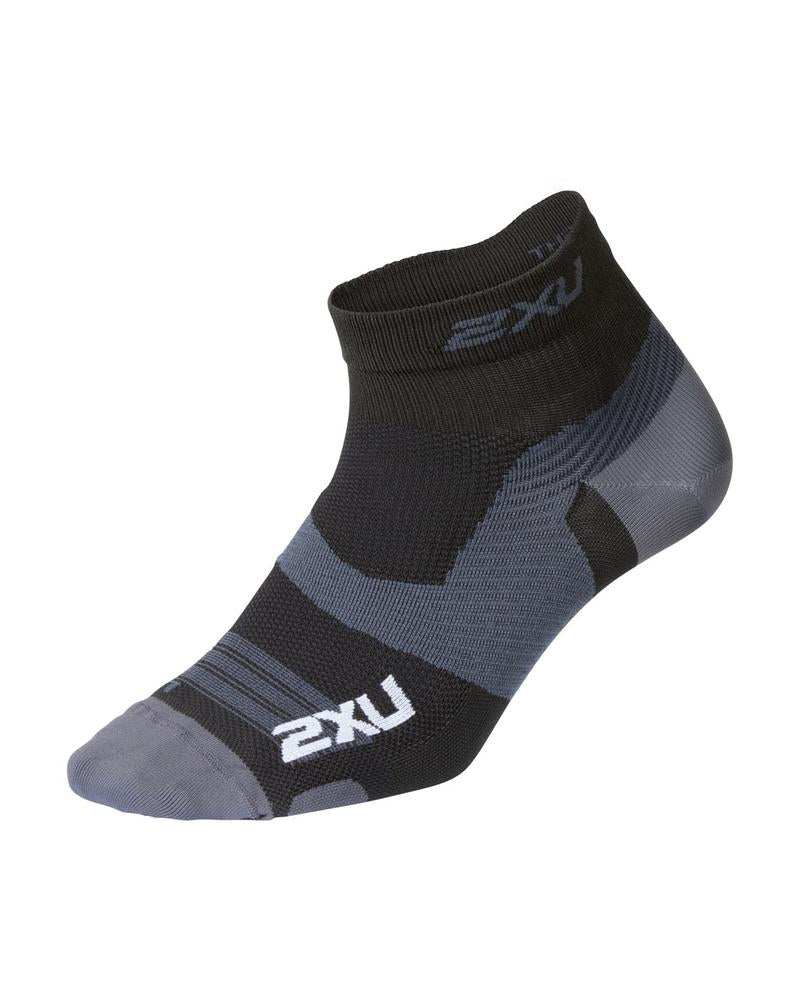 2XU Vectr Ultralight 1/4 Crew Socks (Black/Titanium)