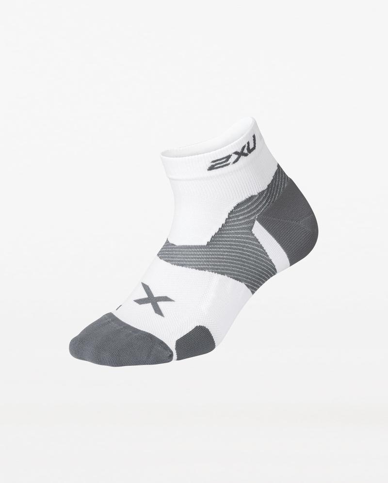 2XU Vectr Cushion 1/4 Crew Unisex Compression Socks (White/Grey)
